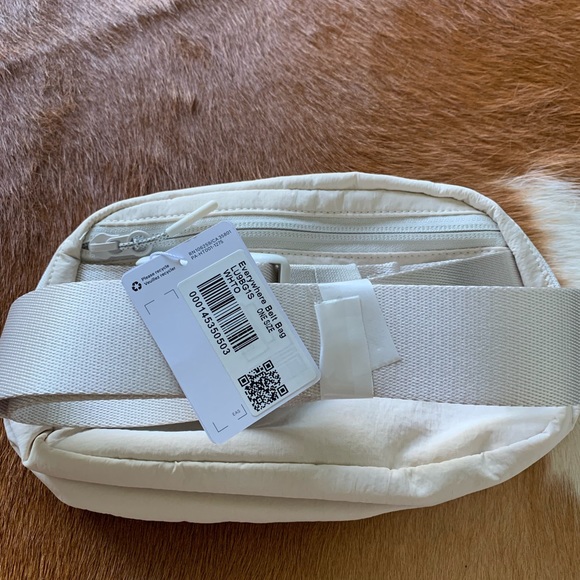 Everywhere Belt Bag - White Opal - Picture 2 of 3